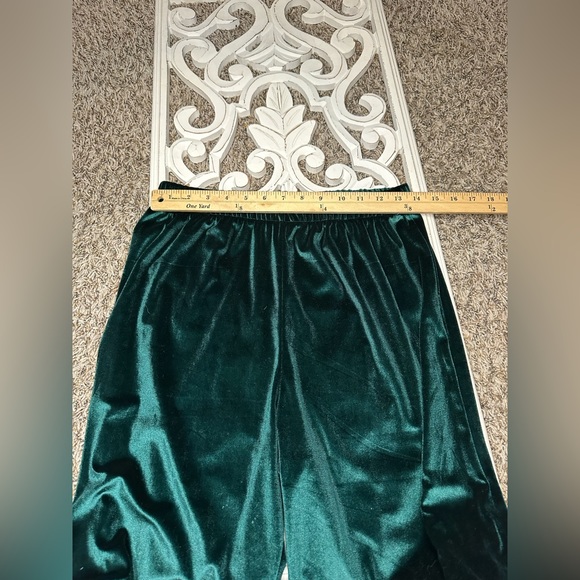 Soft & stretchy emrald green velvet wide leg pant & button up set size Medium✨ - Picture 9 of 12